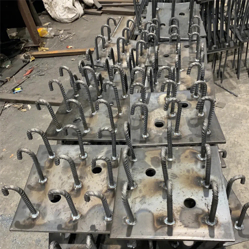 图纸中如何确定文昌预埋件的位置？