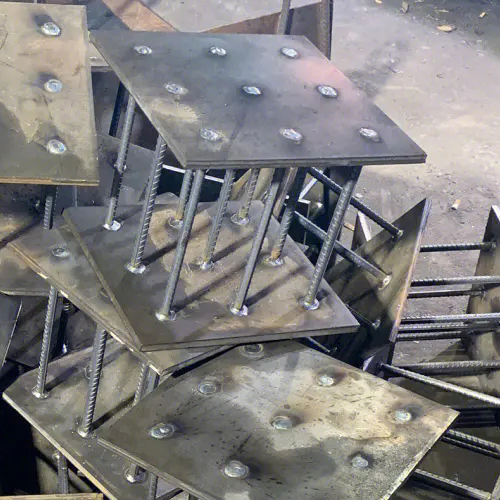 在确定文昌预埋件位置时，需要考虑以下几点